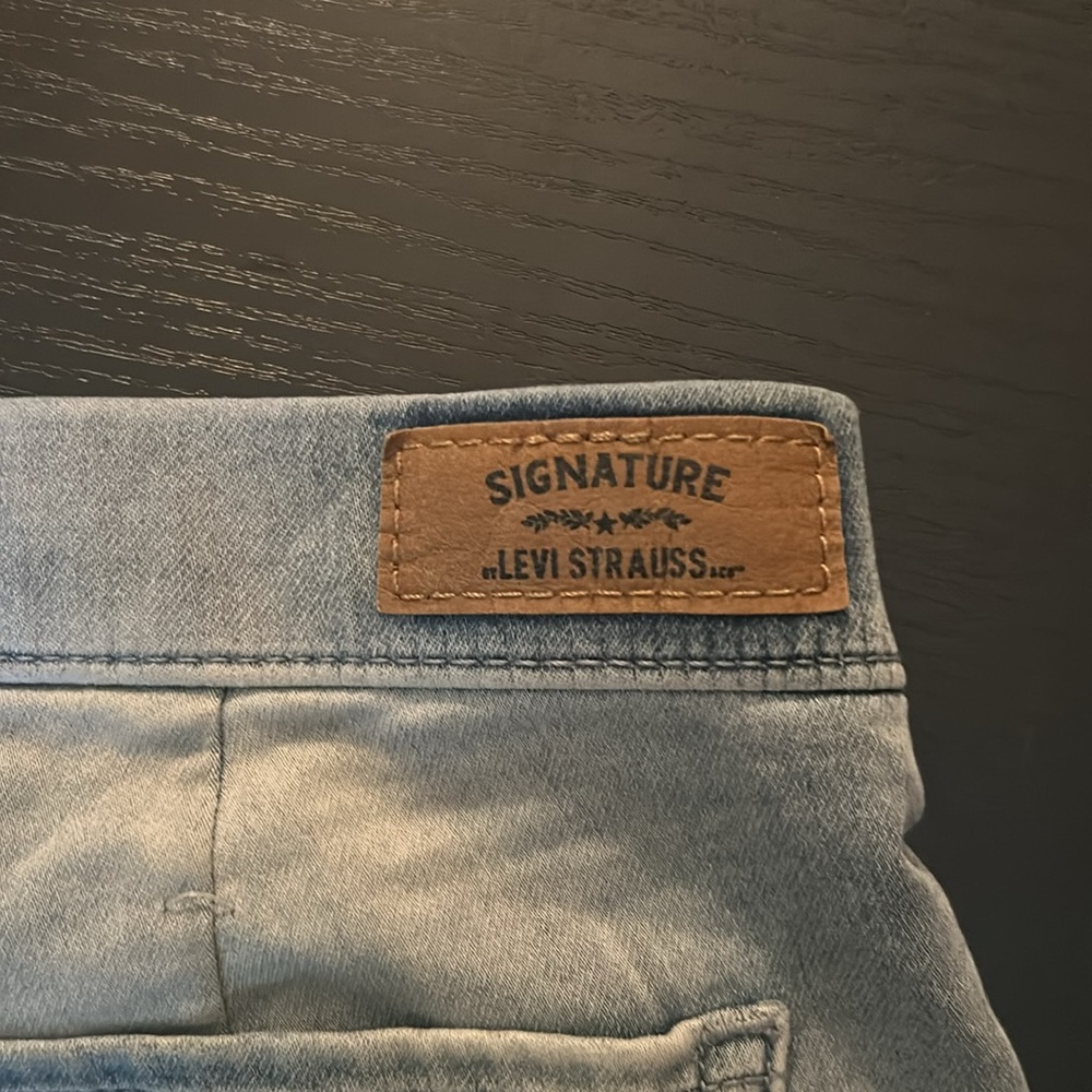 Levi Strauss shorts w/pockets and faux drawstring @waist Size 16 12 inches long - Picture 6 of 7